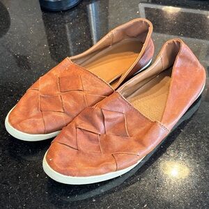 Frye Women's Liz Woven Leather Slip-On Flats in Cognac Brown
